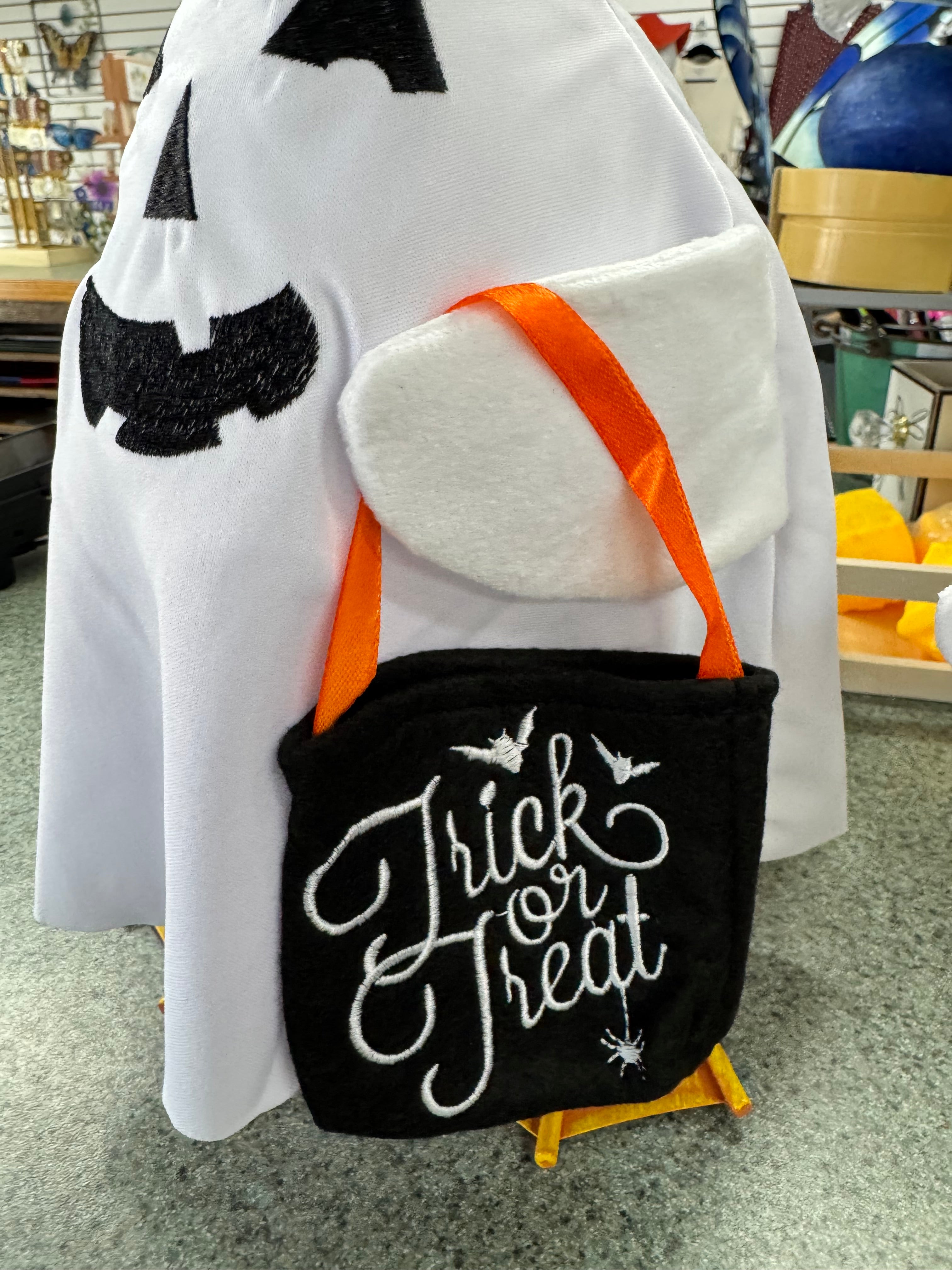 Giddy the Goose Outfit Ghost