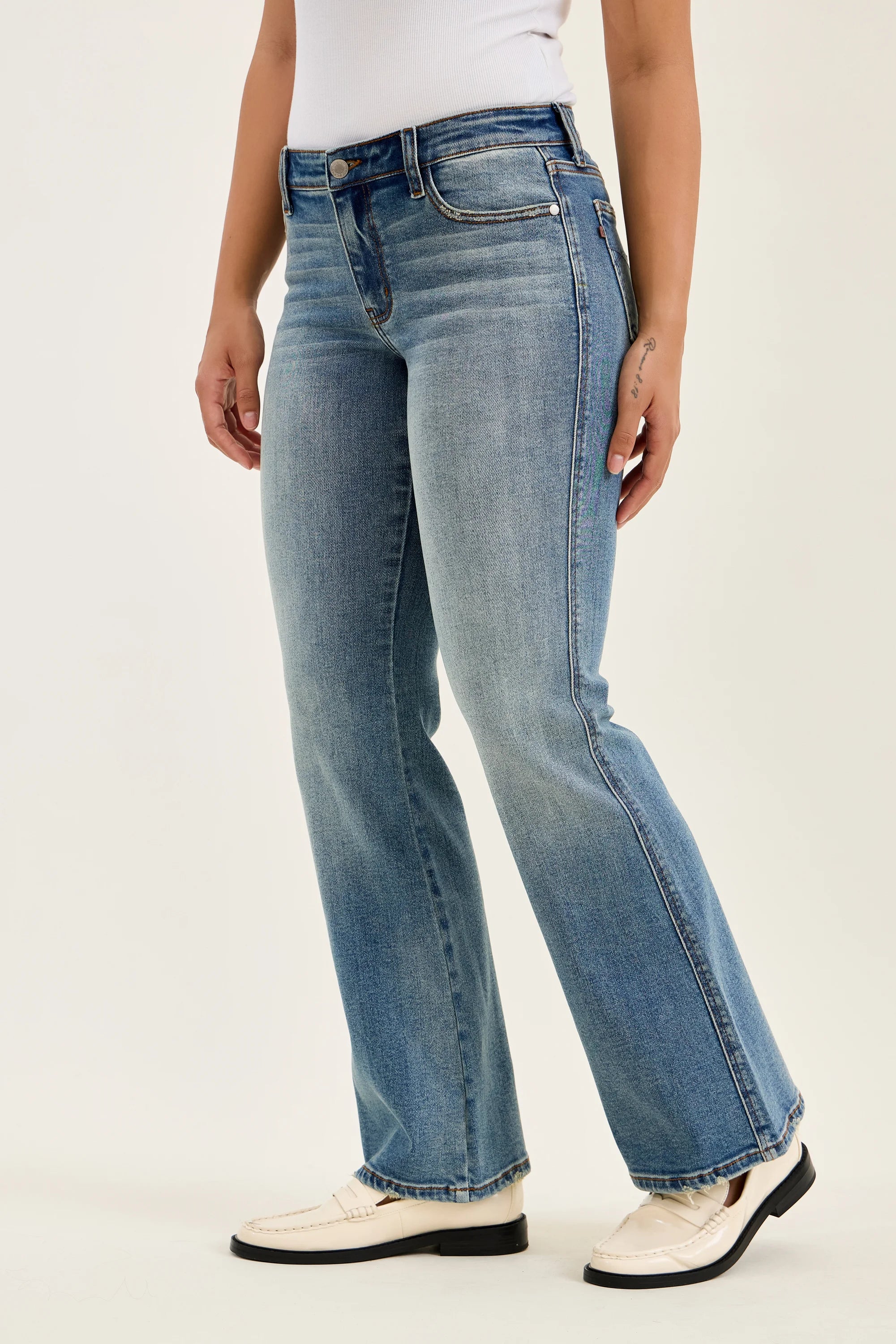  Judy Blue Low Rise Bootcut Jeans | Genie Blue Wash | The Bronze Butterfly