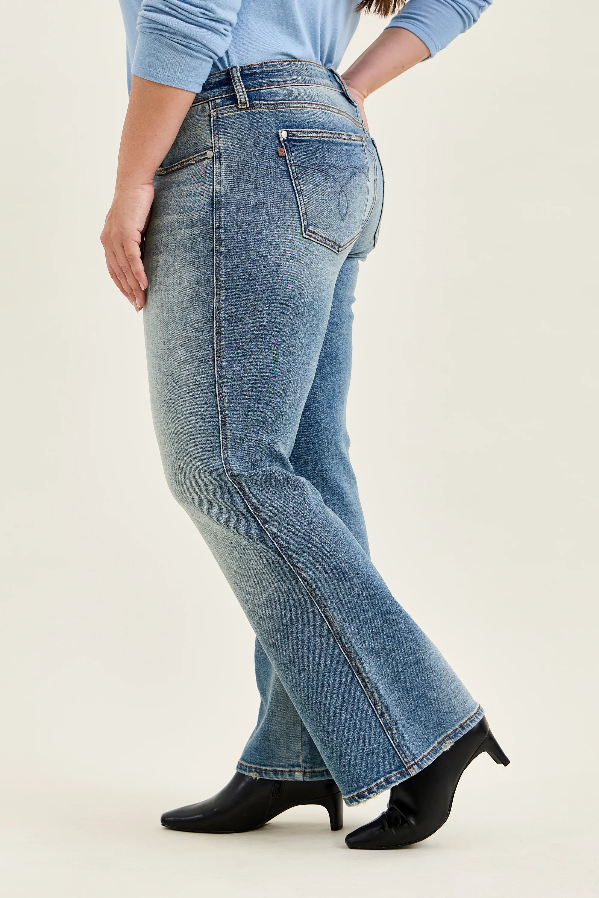 Judy Blue Low Rise Bootcut Jeans Plus Size | Genie Blue Wash | The Bronze Butterfly