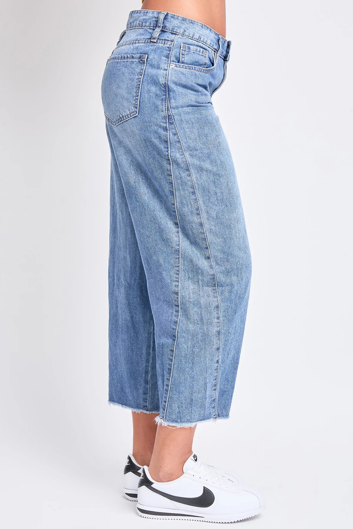 Baggy Cropped Frayed Barrel Jeans