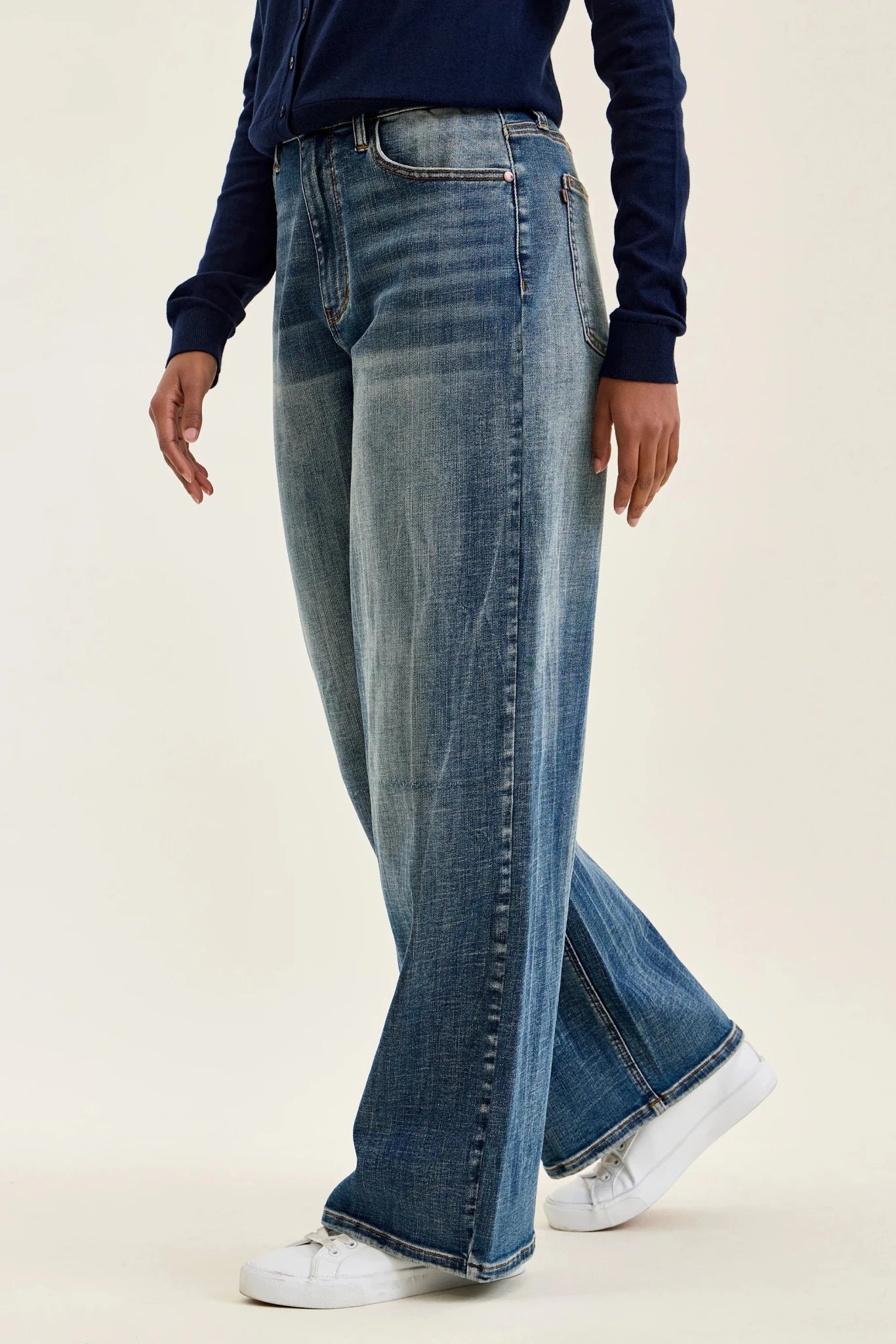 Judy Blue Wilhelmina Baggy Jeans in MD Vintage Blast - Plus Size - The Bronze Butterfly