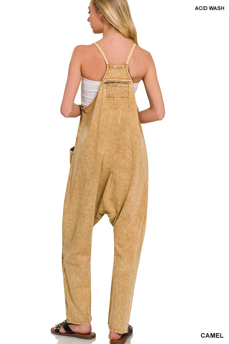 SPAGHETTI STRAP SCOOP NECK JUMPSUIT WITH POCKETS - The Bronze Butterfly