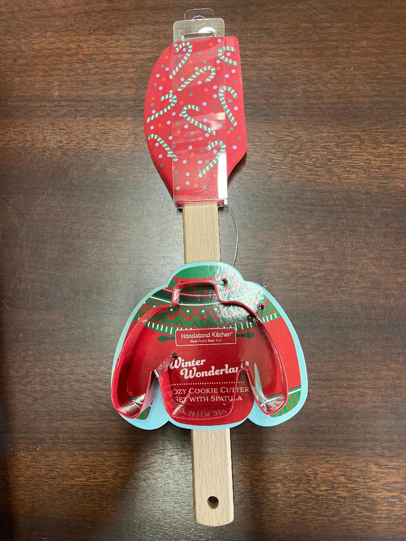 Winter Wonderland Christmas Sweater Spatula and Cookie Cutter Set - The Bronze Butterfly