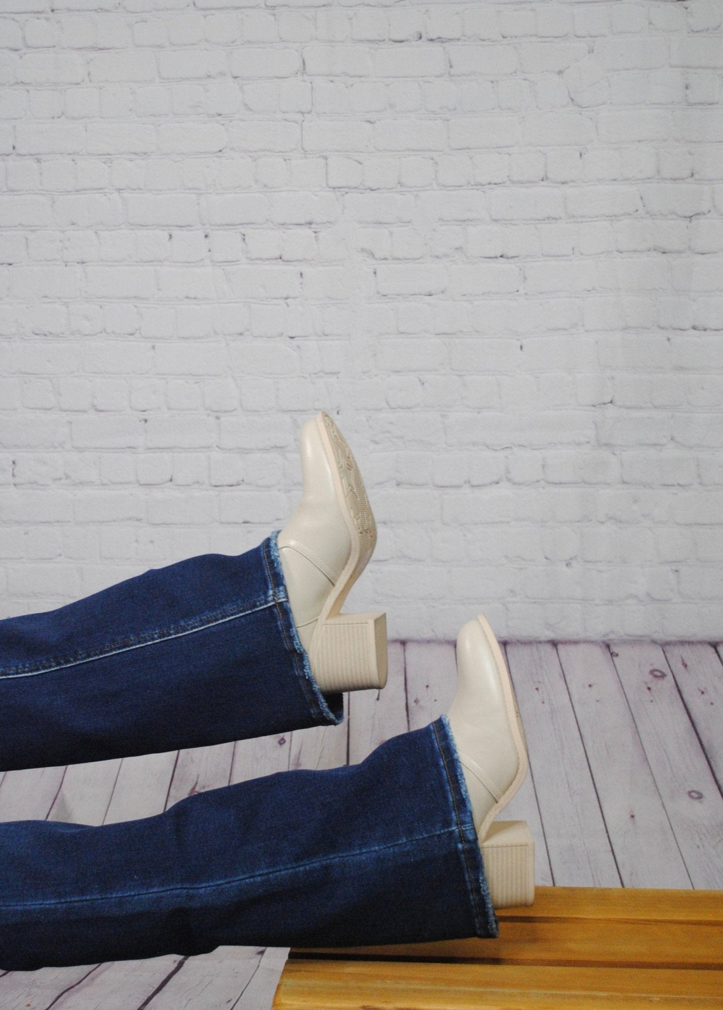 Women's Wo's U SEE Bootie - DIRTY LAUNDRY - The Bronze Butterfly