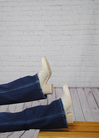 Women's Wo's U SEE Bootie - DIRTY LAUNDRY - The Bronze Butterfly