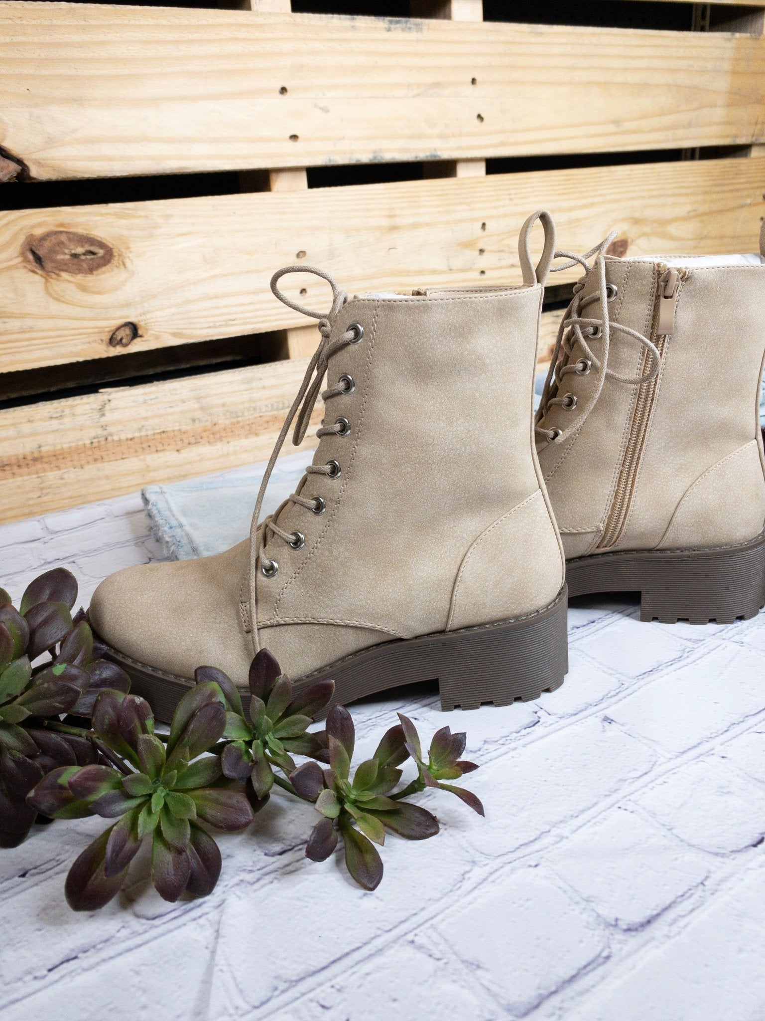 Mazzy Buck Boots - natural - The Bronze Butterfly